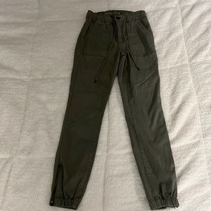 Anerican Eagle super stretch cargo joggers size 4